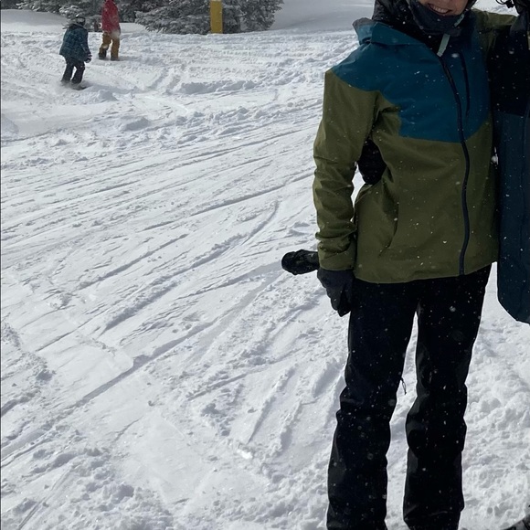 Patagonia Women’s Snowdrifter Ski She’ll Jacket - Picture 3 of 4